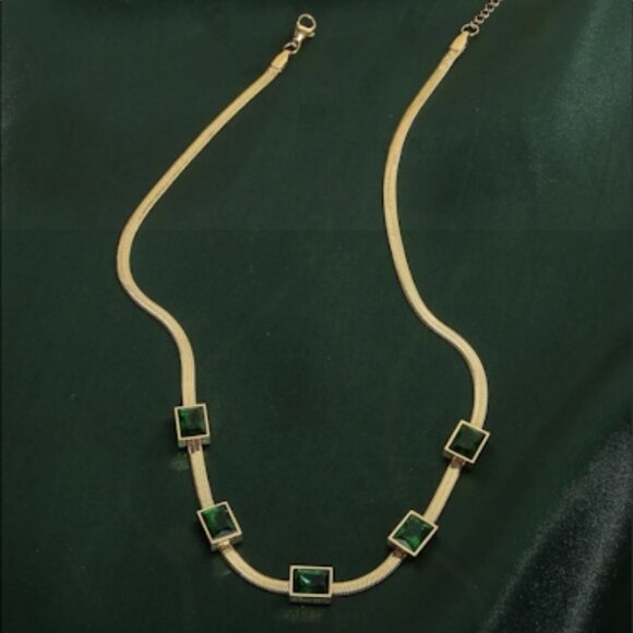 18K GOLD PLATED EMERALD GREEN STONE NECKLACE - Picture 6 of 6
